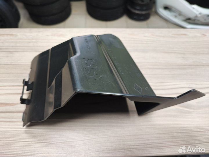 Дефлектор радиатора передний правый Renault Duster