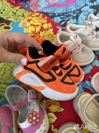 Продам обувь детскую