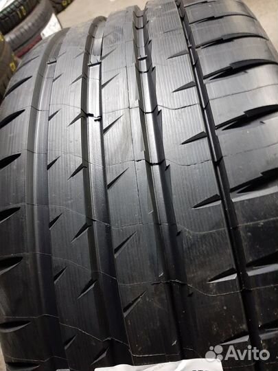 Michelin Pilot Sport 4 245/40 R18 93Y