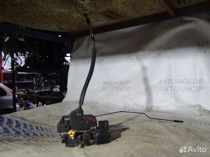 Замок двери передней левой Cadillac SRX 2003-2009