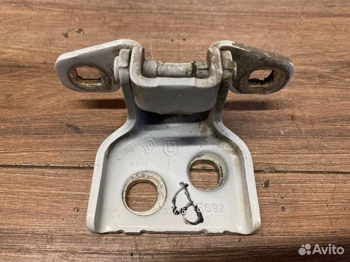 Петля двери передняя левая Лада X-Ray GAN330 21179