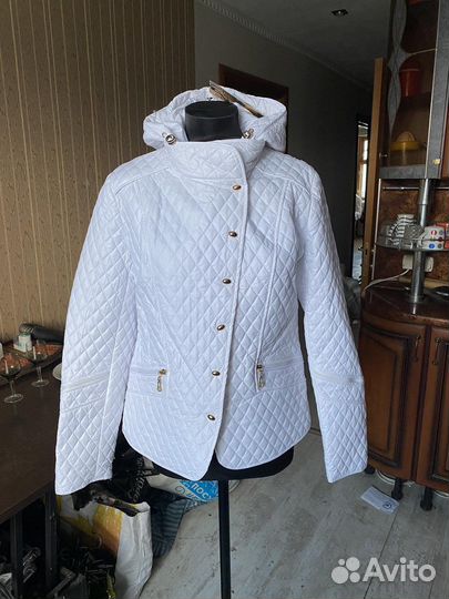 Весення куртка женская новая