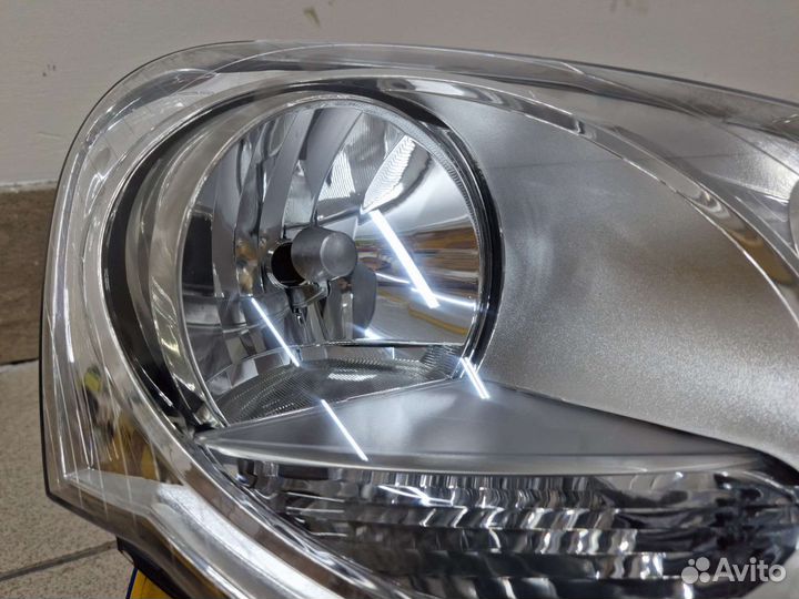 Фара передняя правая Volkswagen Polo IV 2001-2005