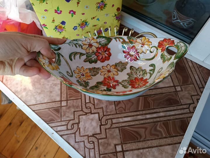 Блюдо (салатник) на подставке