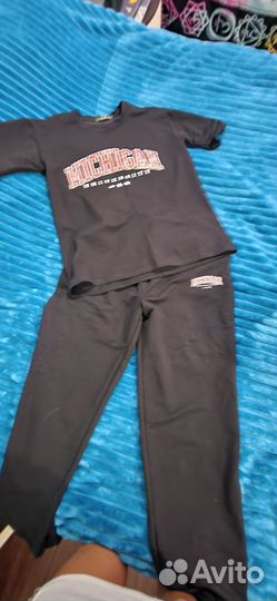 Спортивный костюм женский