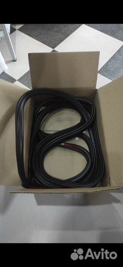 3G9877459B уплотнитель самоклеющийся