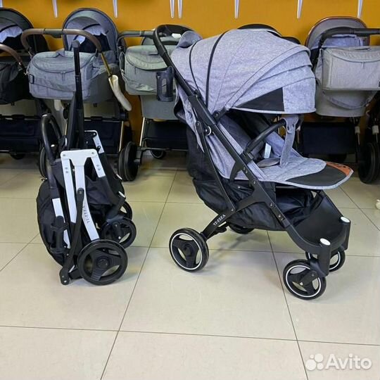 Коляска прогулочная Новая