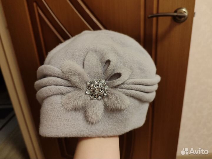 Зимняя теплая шапка женская