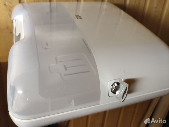 Диспенсер для полотенец tork