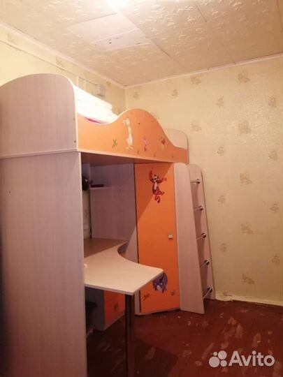 Детская кровать чердак со столом и шкафом