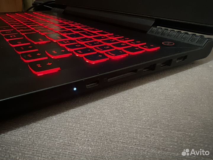 Игровой ноутбук Lenovo legion y520-15ikbn