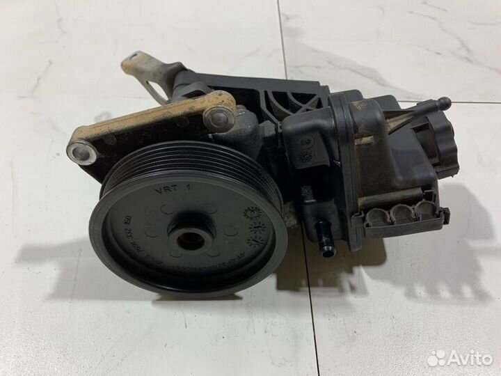 Насос гур Mercedes W212 OM651