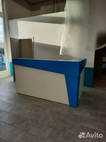 Стойка ресепшн