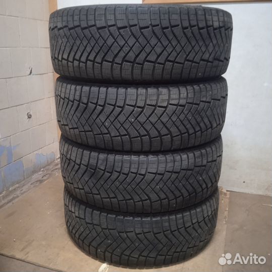 Pirelli Ice Zero FR 235/55 R18 104T
