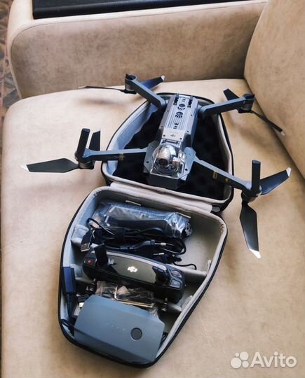 Квадрокоптер DJI Mavic Pro