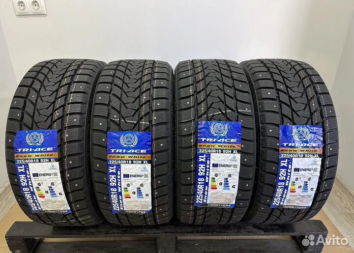 Tri Ace Snow White II 225/40 R18 53H