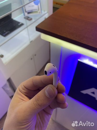 Apple AirPods 1-го поколения