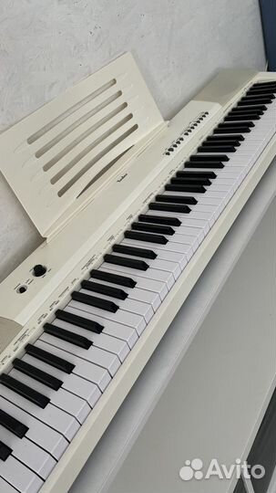 Цифровое пианино в идеальном состоянии