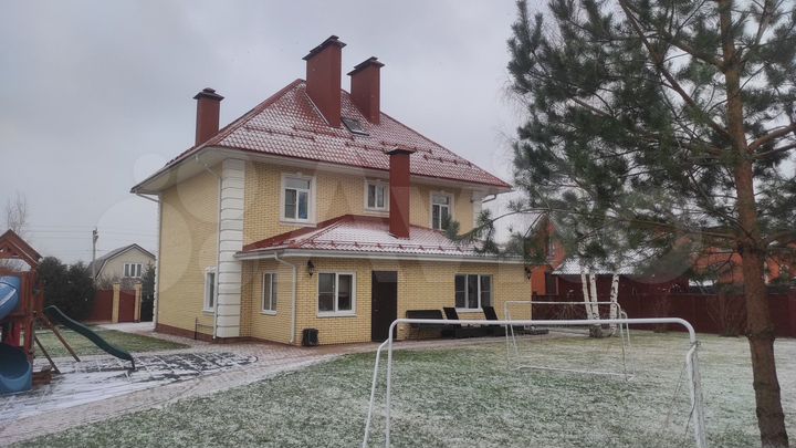 Дом 273 м² на участке 9,2 сот.