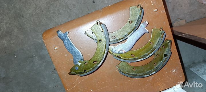 Тормозные колодки задние барабанные на kia rio