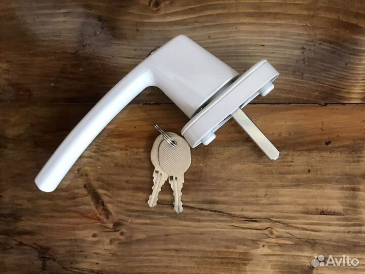Ручка оконная с замком