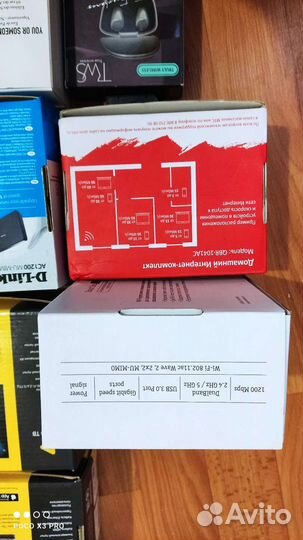 Пустые коробки от зарядок приставки роутера наушни