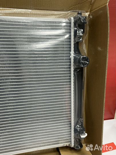 Радиатор охлаждения Toyota Camry v70,75