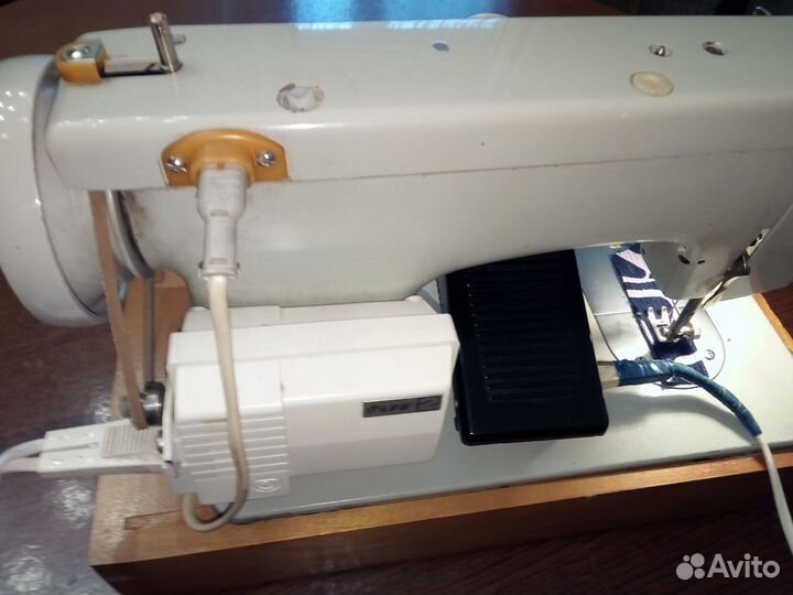 Швейная машина 