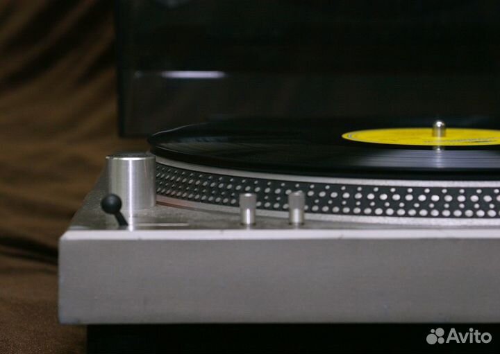 Проигрыватель винила Technics SL-1200
