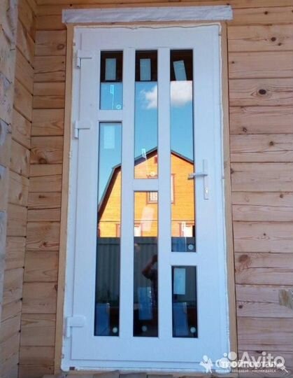 Дверь входная пластик
