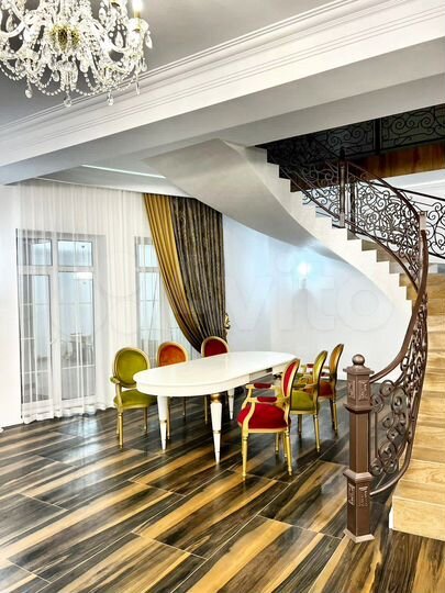 Дом 400 м² на участке 6 сот.