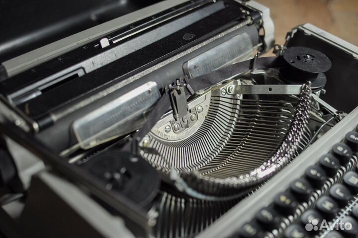 Печатная пишущая машинка