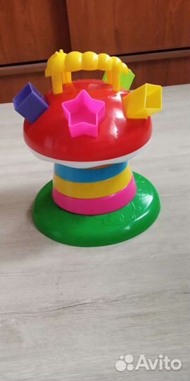 Развивающая пирамидка и музыкальные игрушки