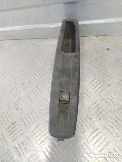 Кнопка стеклоподъемника передняя правая Renault