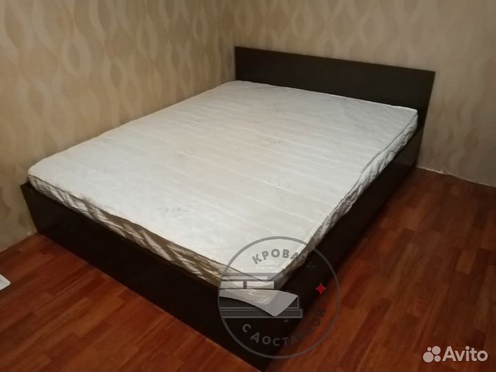 Кровать