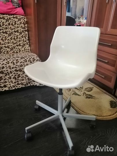 Стул IKEA на колесиках