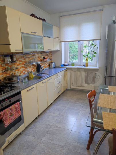 3-к. квартира, 70 м², 1/3 эт.
