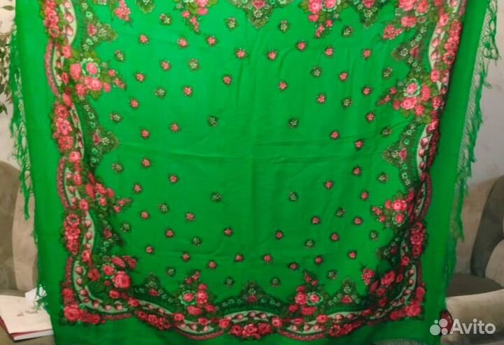 Павлопосадский платок (шаль), шерстяной с кистями