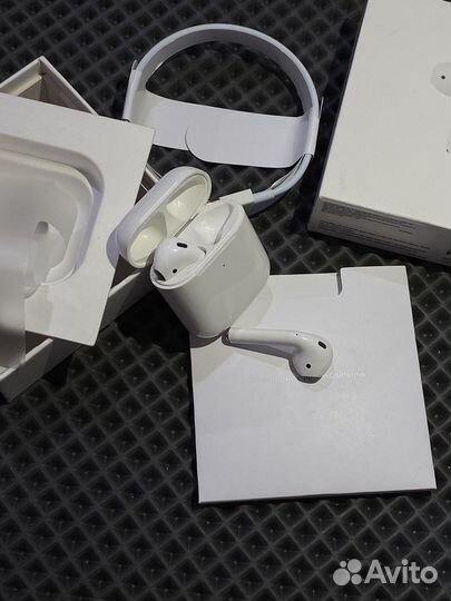 Беспроводные наушники Apple