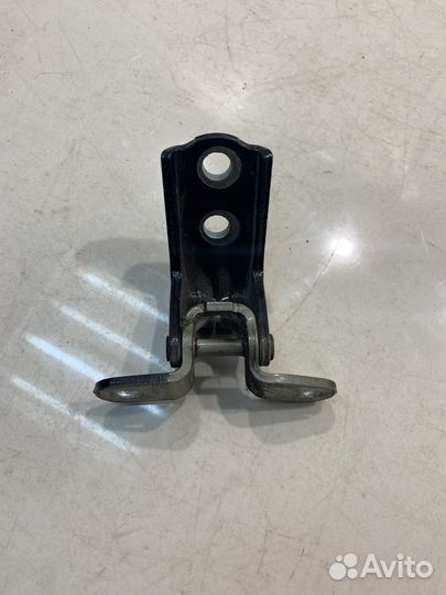 Петля двери (задняя, правая, нижняя) (Kia Mohave)