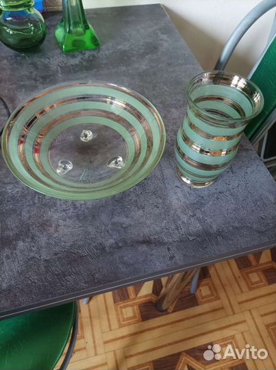 Стеклянные ваза и блюдо