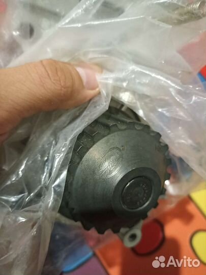 Помпа на LADA largus рено логан