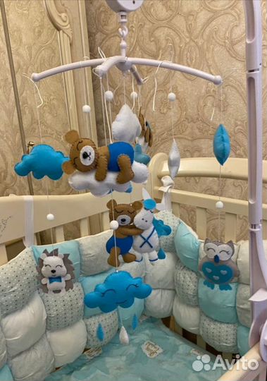 Мобиль в кроватку из фетра музыкальный