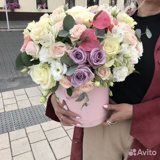 Букет роз микс в шляпной коробке от