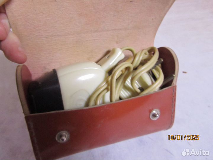 Электрическая бритва Нева кожаный кофр