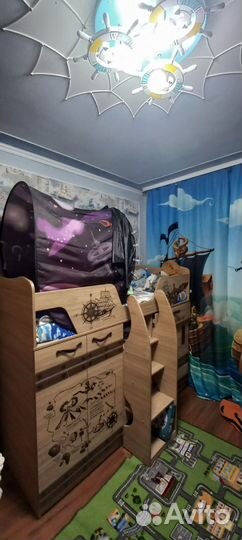 Детская кровать чердак со столом и шкафом