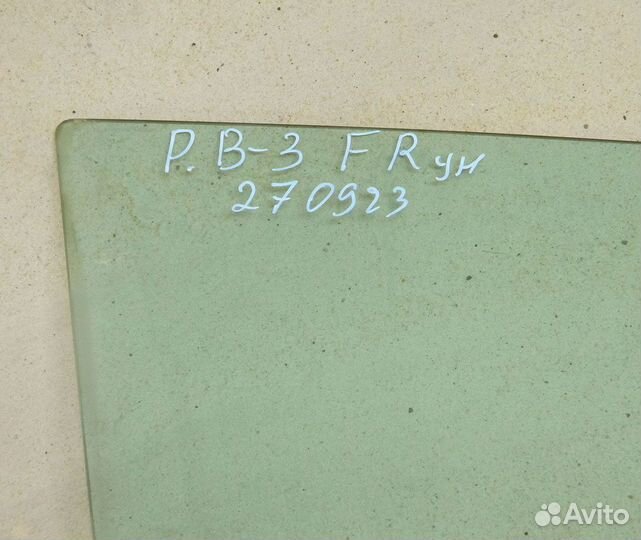 Стекло двери передней правой VW Passat B3