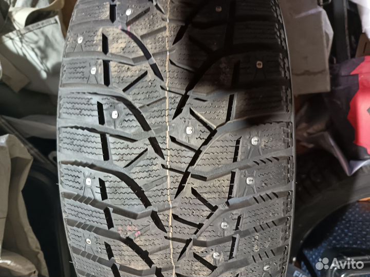 Bridgestone Blizzak Spike-02 24.5/45 R19 102