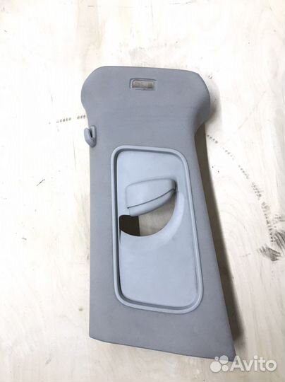 Обшивка левой стойки Passat B7