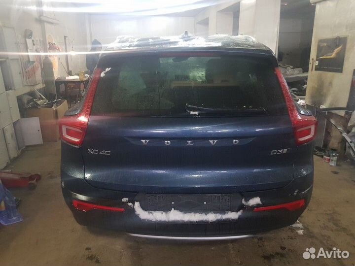 Петля двери передняя левая (нижняя) (Volvo XC40)